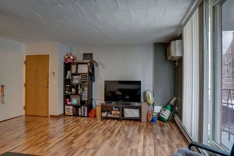 Surf and Surfside apartments and townhomes in Downtown Madison, WI. Fully Furnished, studio, one bedroom, 2 bedroom. Lake views. Managed by Wisconsin Management Company